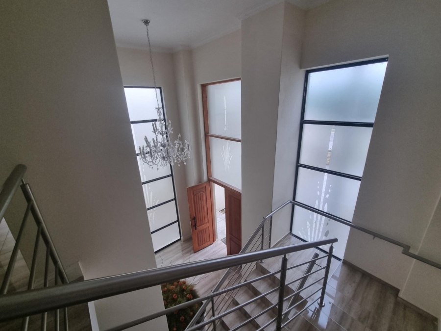 To Let 8 Bedroom Property for Rent in Xanadu North West